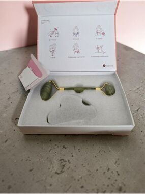 Baimei Icy Me Jade Roller & Gua Sha Skincare Set NIB Natural Jade
